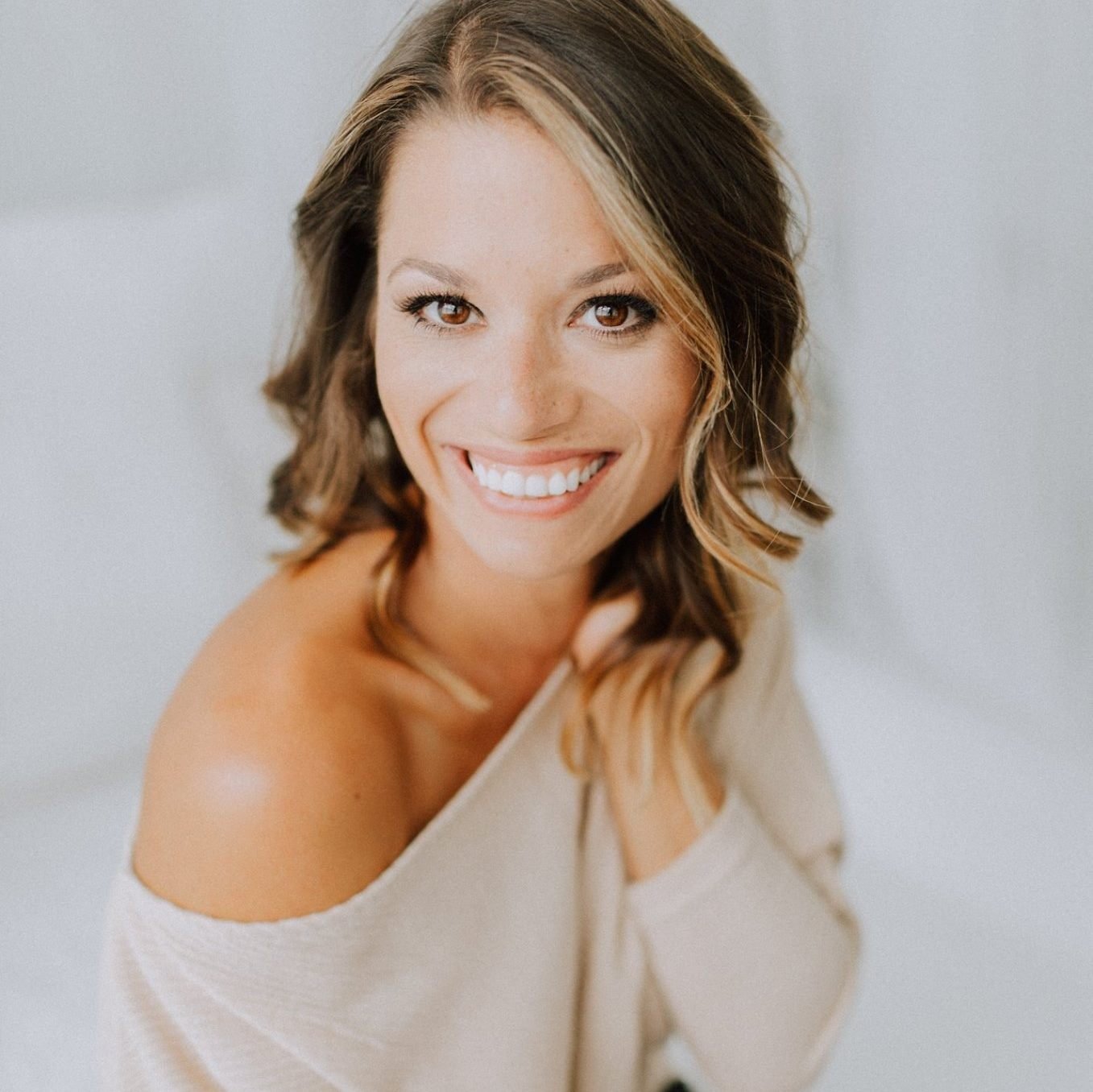 Not sure what changed Crystal’s mind into changing her top on camera but I’m glad she did #eaYPcLpA